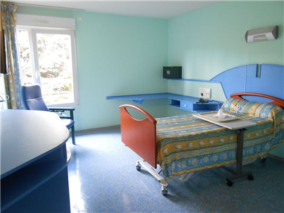 Chambre médicalisée en EHPAD à la maison de retraite de la Résidence des 2 Vallées à Nant en Aveyron